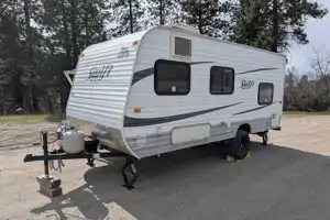 Riley and Kate's Jayco Swift SLX 18 ft