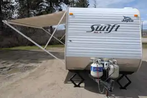 Riley and Kate's Jayco Swift SLX 18 ft