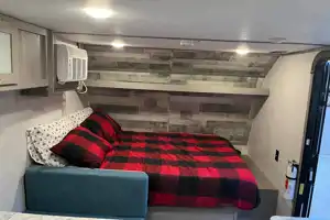 Brandon's Coleman Lantern 17b Travel Trailer