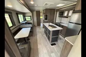 Matt's Prime Time Avenger 32QBI Travel Trailer