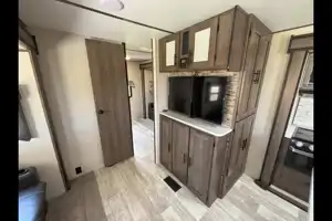 Matt's Prime Time Avenger 32QBI Travel Trailer