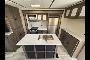 Matt's Prime Time Avenger 32QBI Travel Trailer