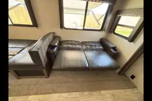 Matt's Prime Time Avenger 32QBI Travel Trailer