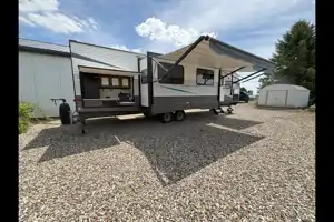 Matt's Prime Time Avenger 32QBI Travel Trailer