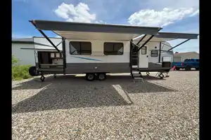 Matt's Prime Time Avenger 32QBI Travel Trailer