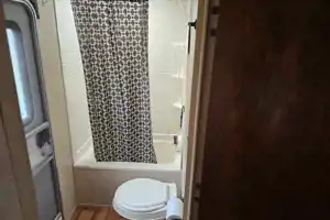 33ft Heritage Glen Holiday Trailer