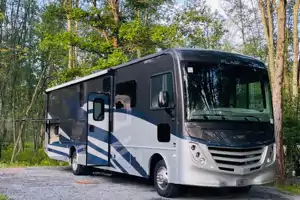 Your Next Adventure Awaits: Luxurious 2022 Fleetwood Flair 34J Fully Stocked for the Journey