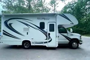 Fully loaded Thor Motor Coach Freedom Elite Class C