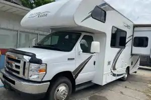 Fully loaded Thor Motor Coach Freedom Elite Class C
