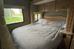 Fully loaded Thor Motor Coach Freedom Elite Class C
