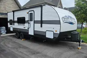 Lynn's Grand River 25 BH Travel Trailer