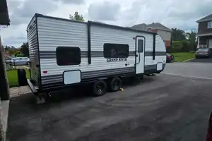 Lynn's Grand River 25 BH Travel Trailer