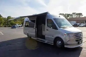 Entourage Elite: Your Ultimate Road Trip Companion!