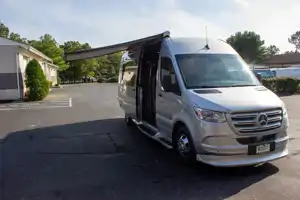 Entourage Elite: Your Ultimate Road Trip Companion!