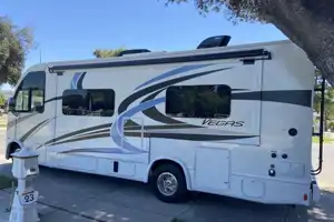 ✨ Taffy Vegas ✨ Sleek Capsule Coach – Slide-out, Sleeps 5, Easy Drive