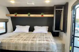 Keystone Springdale RV trailer Sleeps 7 Lightweight
