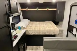 Keystone Springdale RV trailer Sleeps 7 Lightweight