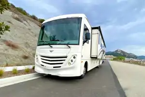 🍦 Creamy Flair 🍦 2021 Modern & Reliable Luxury RV – Family-Friendly, Sleeps 10