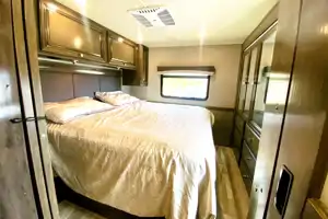 🍦 Creamy Flair 🍦 2021 Modern & Reliable Luxury RV – Family-Friendly, Sleeps 10