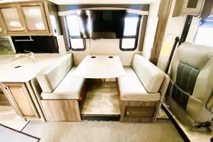 🍦 Creamy Flair 🍦 2021 Modern & Reliable Luxury RV – Family-Friendly, Sleeps 10