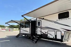 Montana High Country 335BH Fifth Wheel