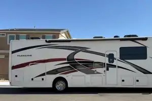 HURRICANE THOR – YOUR HOME ON THE HIGHWAY