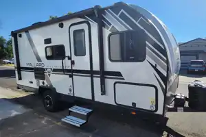 2023 Trailer Under 5000lbs (Sleeps 6 & Delivery)