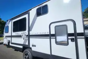 2023 Trailer Under 5000lbs (Sleeps 6 & Delivery)