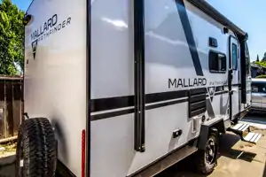 2023 Trailer Under 5000lbs (Sleeps 6 & Delivery)