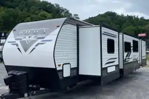 Ricky's Palomino Puma Bunkhouse