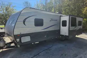 Curtis's Crossroads Zinger Travel Trailer