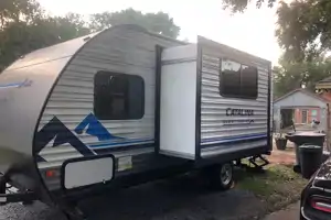 Reds Coachmen Catalina Summit Series 7 184BHS Travel Trailer