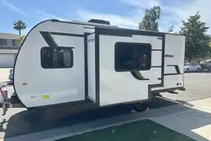 Fox RV Rentals 188BHS Travel Trailer