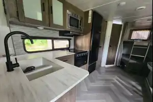 FULLY Fully STOCKED!! 2022 Wildwood Xlite,,Delivery available.
