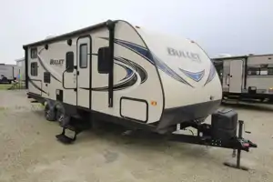 Gone Glamping's Pristine, Easy to tow 28' Ultra Lite Travel Trailer