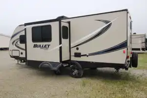 Gone Glamping's Pristine, Easy to tow 28' Ultra Lite Travel Trailer