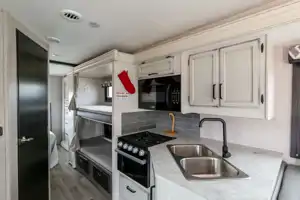 Spacious Dog Friendly and stocked for adventure!!!