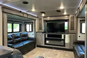 Hannah's Montana! 2021 Keystone RV Montana 3761FL