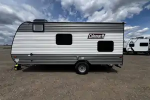 Cozy & Fully Loaded 21.5’ trailer  – Sleeps 5 with Fireplace and A/C