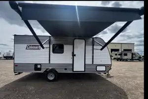 Cozy & Fully Loaded 21.5’ trailer  – Sleeps 5 with Fireplace and A/C