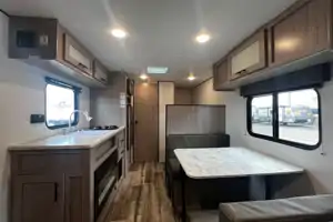 Cozy & Fully Loaded 21.5’ trailer  – Sleeps 5 with Fireplace and A/C