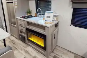 Cozy & Fully Loaded 21.5’ trailer  – Sleeps 5 with Fireplace and A/C