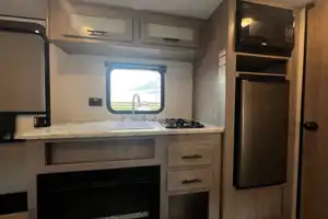 Cozy & Fully Loaded 21.5’ trailer  – Sleeps 5 with Fireplace and A/C