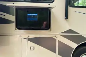 Winnebago-Superior Ride-Deluxe Living-Family Fun
