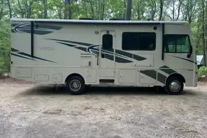 Winnebago-Superior Ride-Deluxe Living-Family Fun