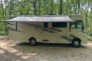 Winnebago-Superior Ride-Deluxe Living-Family Fun
