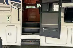 Winnebago-Superior Ride-Deluxe Living-Family Fun