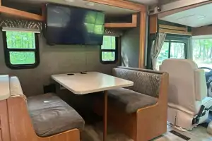 Winnebago-Superior Ride-Deluxe Living-Family Fun