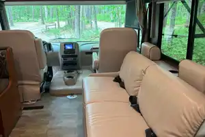 Winnebago-Superior Ride-Deluxe Living-Family Fun