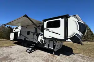The Cabana Montana - 2021 Montana HC 377FL